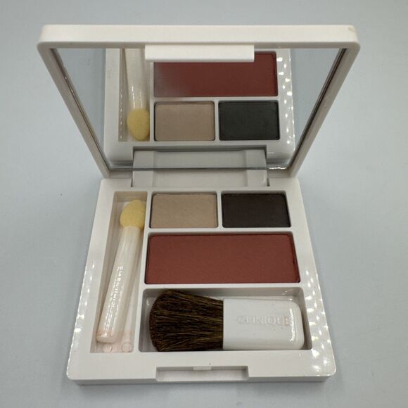 Clinique Eye Shadow+ Blush Palette 06 Neutral Territory & Fig Brush & App Makeup - Picture 1 of 4